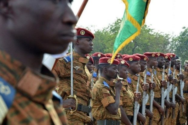 Burkina-Fasoda hərbçilər hakimiyyəti ələ keçiriblər